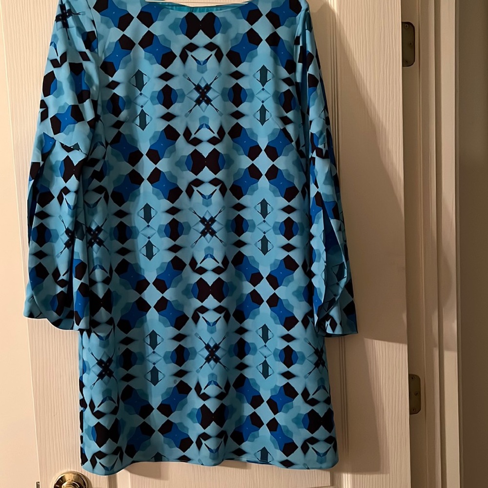 Size late knee length split bell sleeve dress